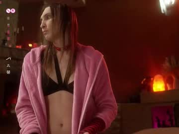 Evelinemeyer Chaturbate stream image from July 20, 2025