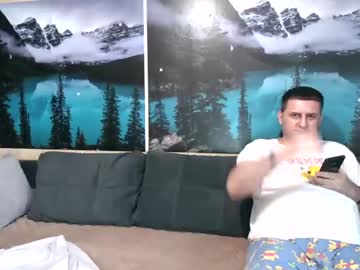 Kleosnow Chaturbate stream image from July 20, 2025