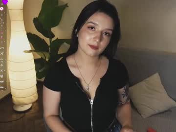 Crimsonbella Chaturbate stream image from July 21, 2025