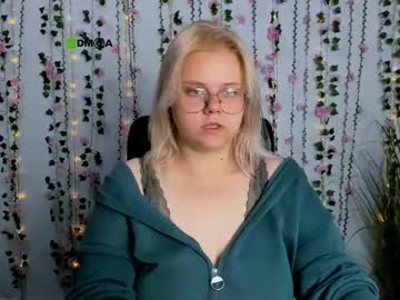 Lora_White_ Chaturbate stream image from July 21, 2025