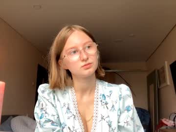 Earleneaxley Chaturbate stream image from July 21, 2025