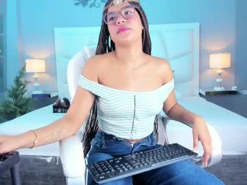 Zoeysnow Chaturbate stream image from July 21, 2025
