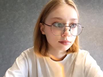 Elwinebanford Chaturbate stream image from July 21, 2025