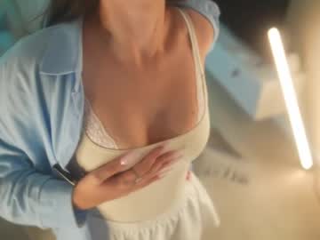Miwoo0 Chaturbate stream image from July 21, 2025