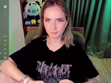 Shyfoxxxy Chaturbate stream image from July 21, 2025
