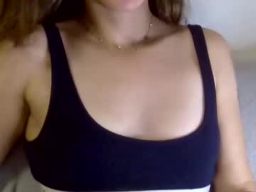 Hotwinterxx Chaturbate stream image from July 21, 2025