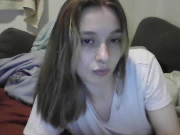 Roxiethefox Chaturbate stream image from July 21, 2025