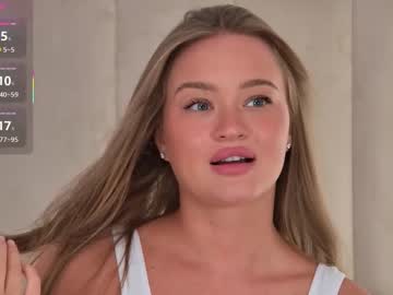 Skylarvoxx Chaturbate stream image from July 22, 2025