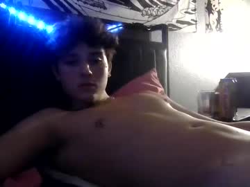 Mammothboii2 Chaturbate stream image from July 22, 2025
