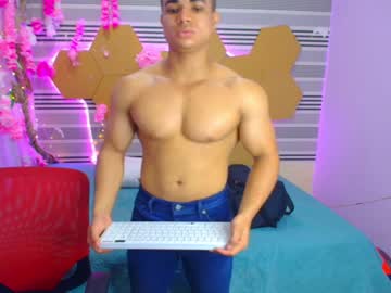 Dylanguss Chaturbate stream image from July 22, 2025