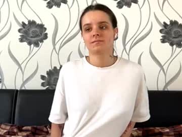 Linettebody Chaturbate stream image from July 22, 2025