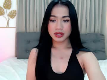 Phlaura Chaturbate stream image from July 22, 2025
