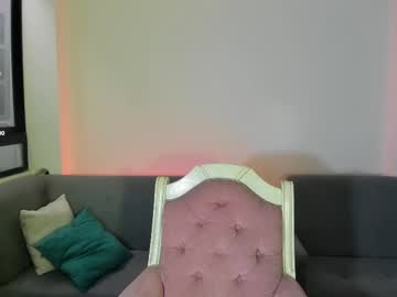 Hottbee1 Chaturbate stream image from July 22, 2025
