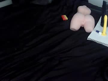 Bustinnutterbutter Chaturbate stream image from July 22, 2025