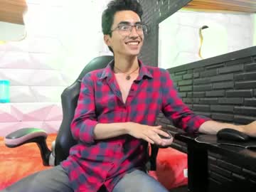 Andyuoswald Chaturbate stream image from July 22, 2025