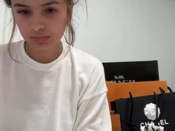 Selenarae Chaturbate stream image from July 22, 2025