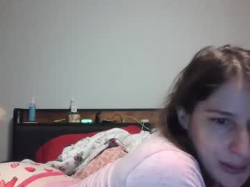 Hannukahhottie Chaturbate stream image from July 23, 2025
