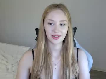 Laylla001 Chaturbate stream image from July 23, 2025