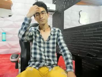 Andyuoswald Chaturbate stream image from July 23, 2025