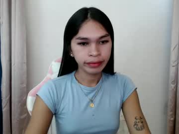 Ursweet_Zeviixx Chaturbate stream image from July 23, 2025