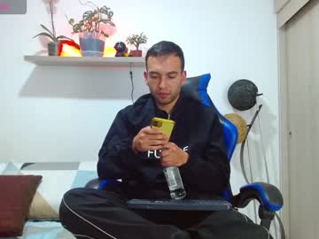 Rolos_Hot32 Chaturbate stream image from July 24, 2025