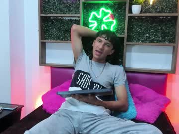 Julian_Foxx Chaturbate stream image from July 24, 2025