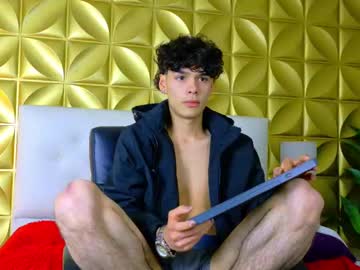 Axelwolfe Chaturbate stream image from July 24, 2025