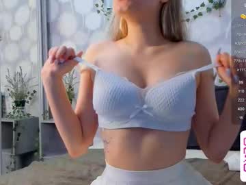 Crystalnyx Chaturbate stream image from July 24, 2025