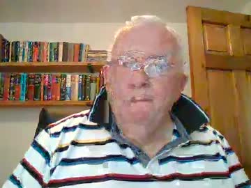 Apomaleko Chaturbate stream image from July 24, 2025
