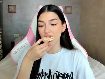 Leila_4ever Chaturbate stream image from July 24, 2025