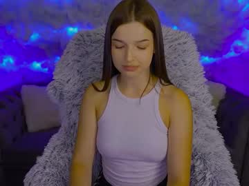 Lovelyylilu Chaturbate stream image from July 24, 2025