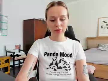 Em_Emiliee Chaturbate stream image from July 24, 2025