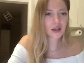 Lusiluv Chaturbate stream image from July 24, 2025