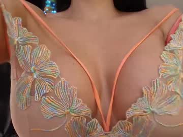 Vevelicious Chaturbate stream image from July 24, 2025