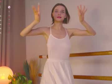 Happynewdear Chaturbate stream image from July 24, 2025