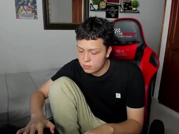 Estiv_Boy Chaturbate stream image from July 24, 2025