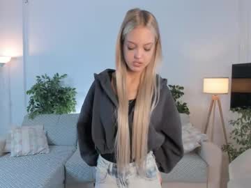 Daphnetenneson Chaturbate stream image from July 25, 2025