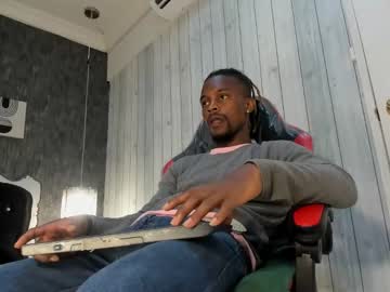 Looganx Chaturbate stream image from July 25, 2025