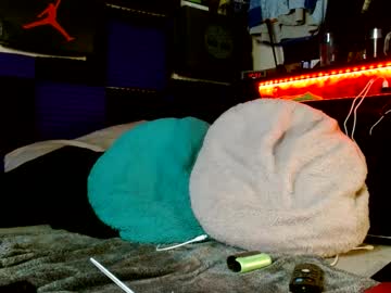 Pixiedustslove Chaturbate stream image from July 25, 2025