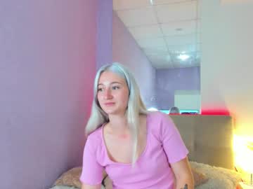 Hollytaillor Chaturbate stream image from July 25, 2025