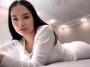 Rebacrusan Chaturbate stream image from July 25, 2025