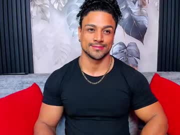 Mike_Estevess Chaturbate stream image from July 25, 2025