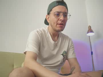 Guselectric Chaturbate stream image from July 25, 2025