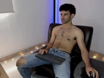 Chrisandrew_ Chaturbate stream image from July 25, 2025