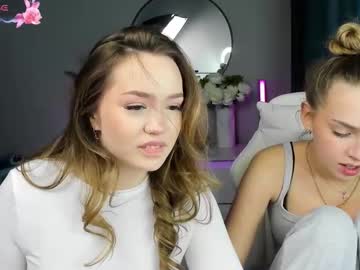 Top_Twins Chaturbate stream image from July 25, 2025