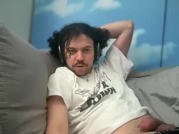 Tyleruzi Chaturbate stream image from July 25, 2025