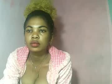 Vernelaa Chaturbate stream image from July 25, 2025