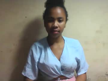 Fleurissa Chaturbate stream image from July 25, 2025
