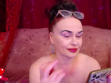 Hotzlata Chaturbate stream image from July 25, 2025