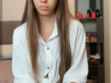 Moonmisspearl Chaturbate stream image from July 26, 2025